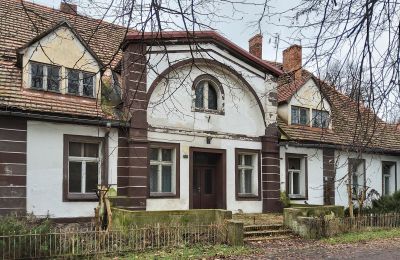 Character properties, Manor with outbuildings and park near Leszno