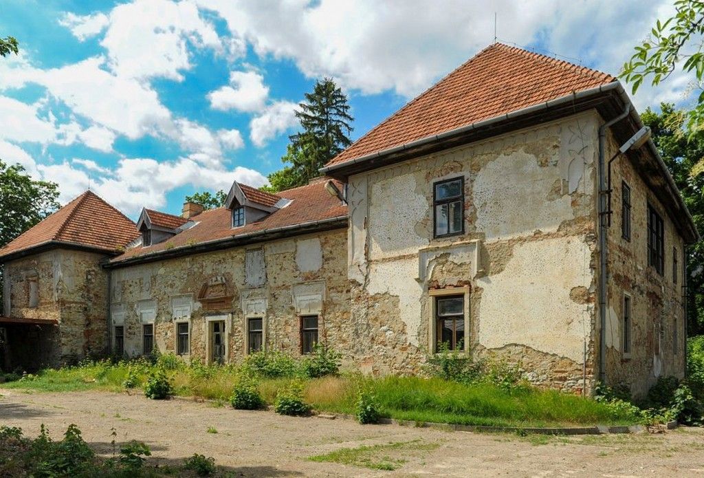 Photos Renaissance manor with park in eastern Slovakia