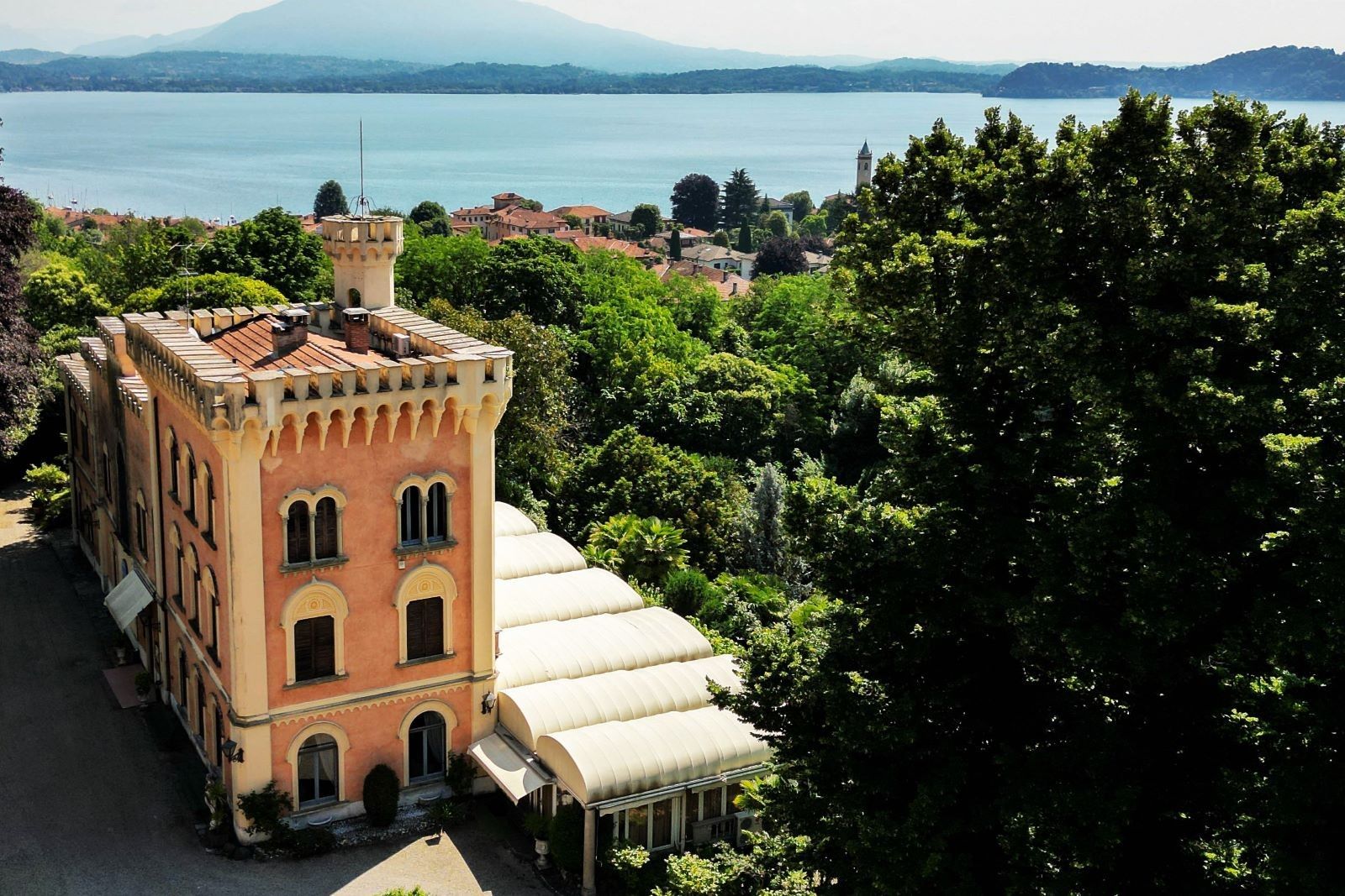 Photos Neo-Romanesque castle in Lesa on Lake Maggiore