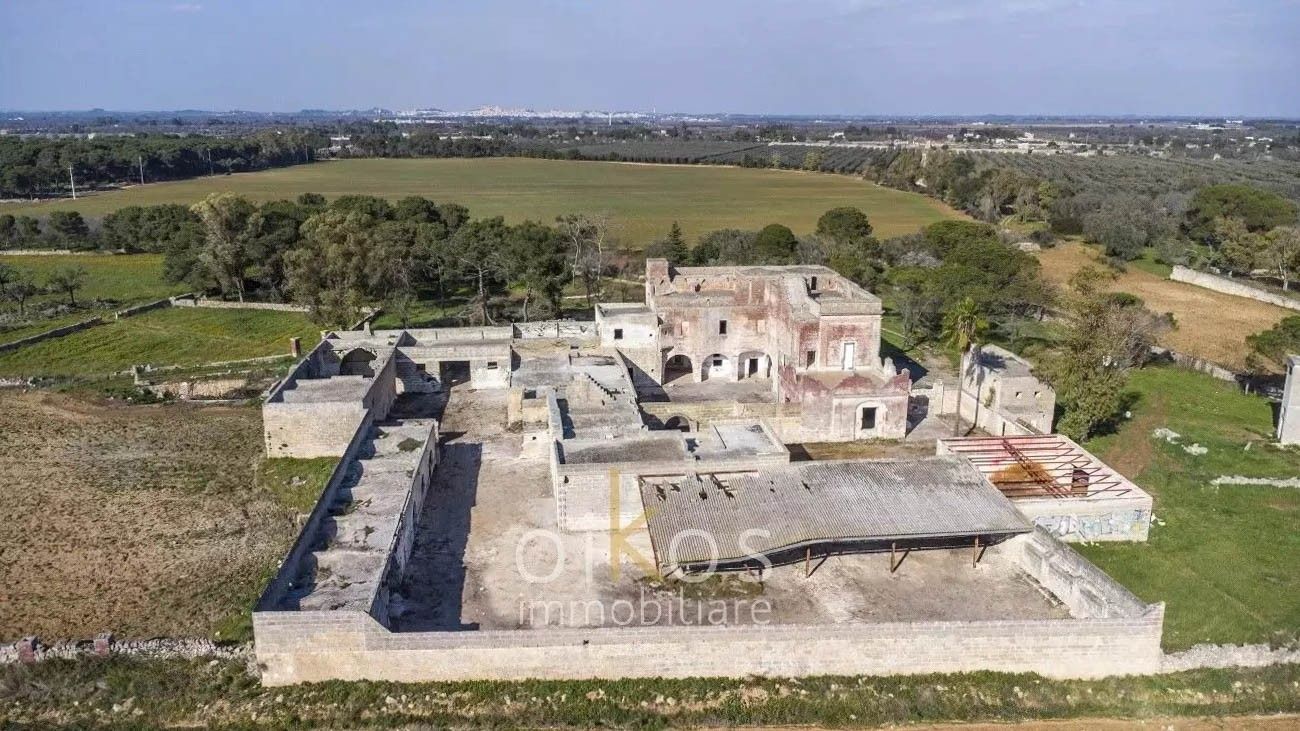Photos Fixer upper 52-hectare country estate in Manduria, Apulia