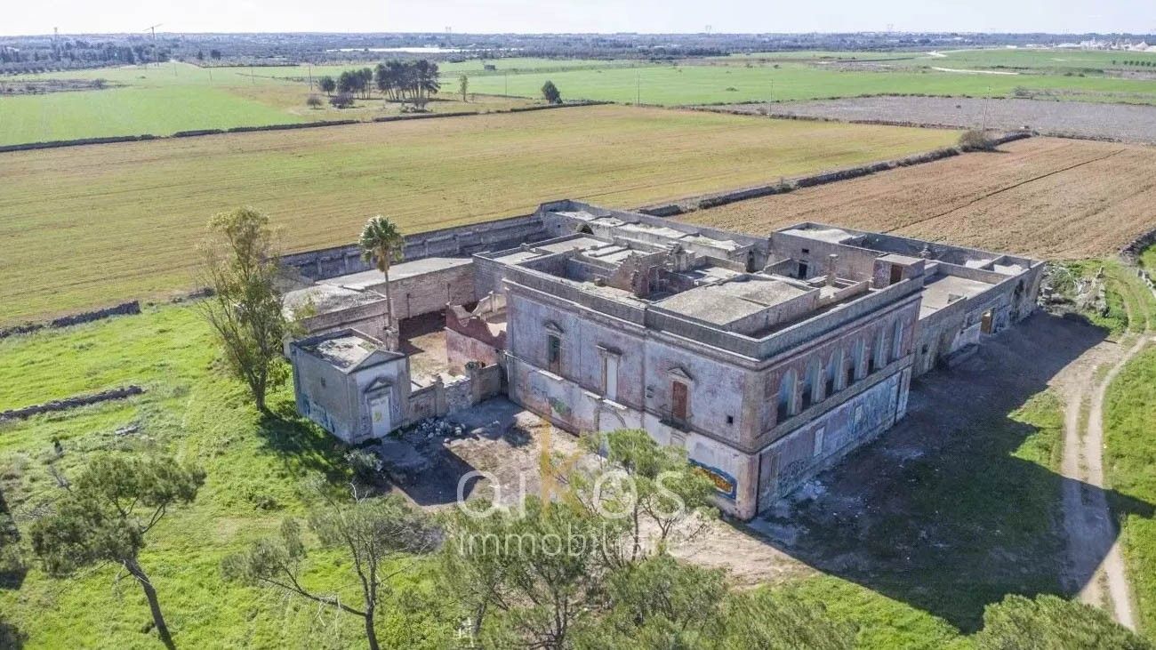 Photos Fixer upper 52-hectare country estate in Manduria, Apulia