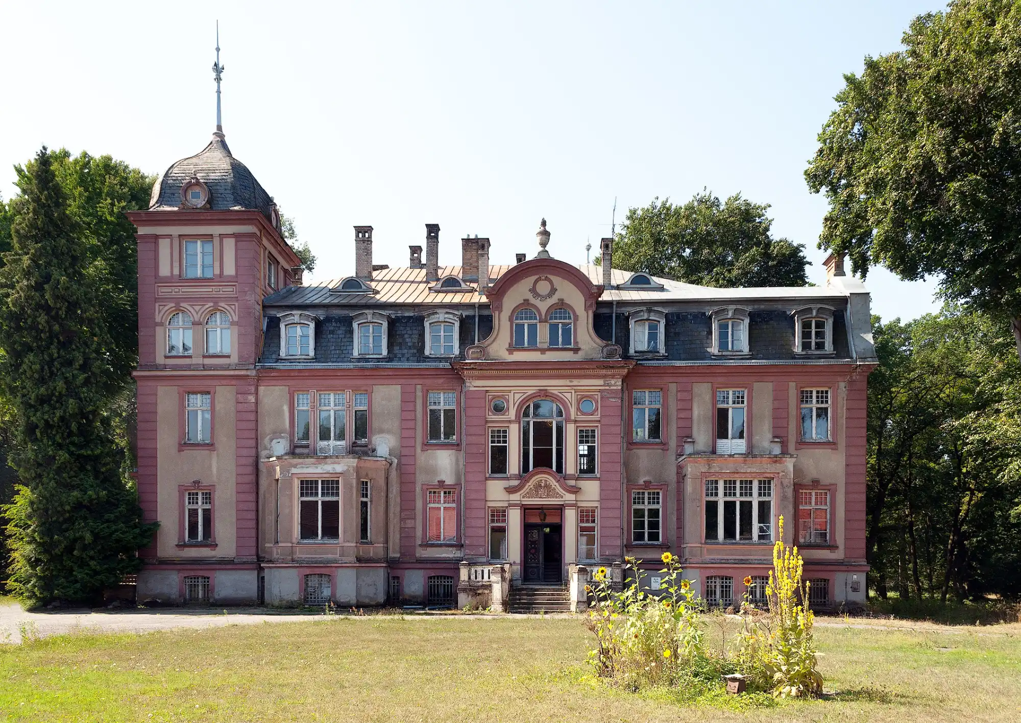 Photos Polish-German border area: Country estate "Brzeźnica Palace"
