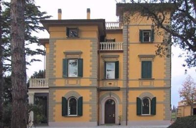 Historic Villa for sale Terricciola, Tuscany:  Side view