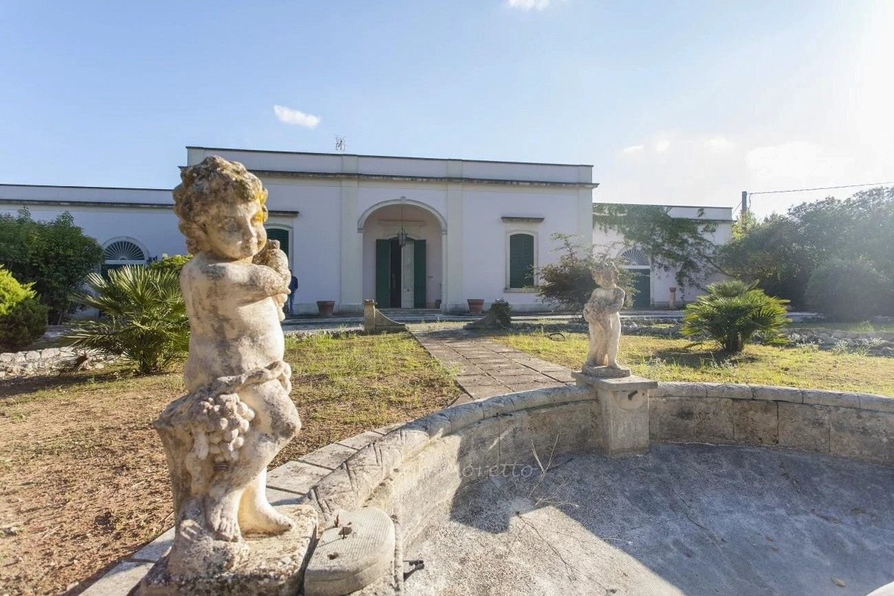 Photos Old noble mansion with pool and garden near Lecce