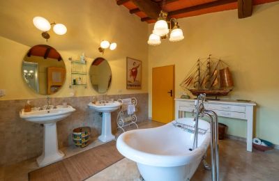 Country home for sale Vicchio, Tuscany, Image 12/39
