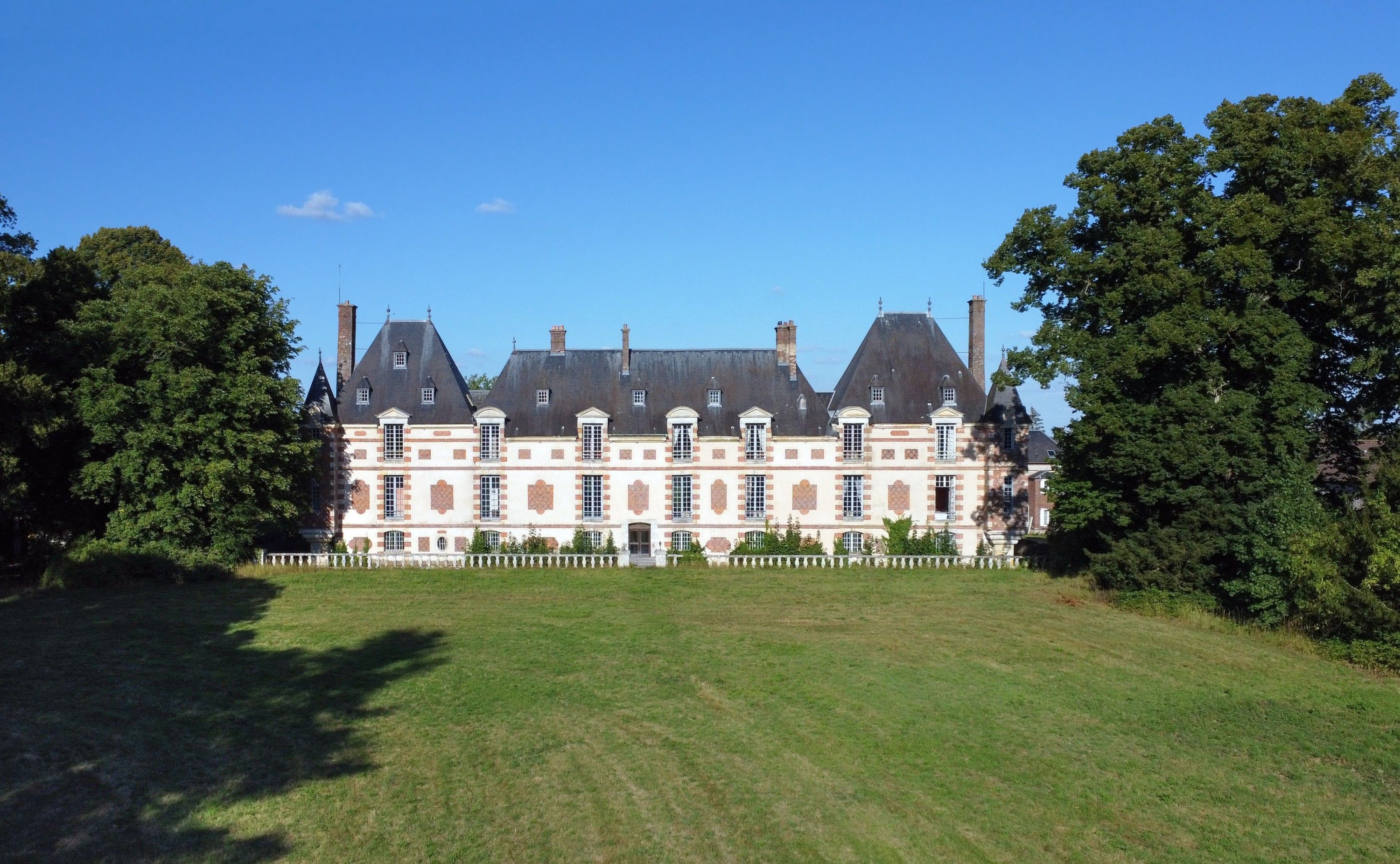 Photos Château Louis XIII: Castle with 32 Rooms - Normandy Estate near Paris