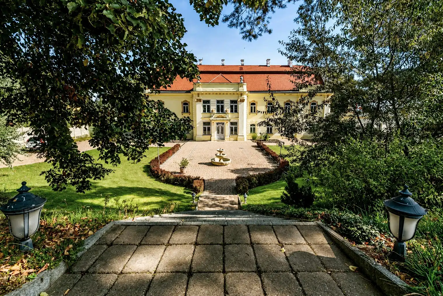 Photos Secesný kaštieľ s parkom na západnom Slovensku