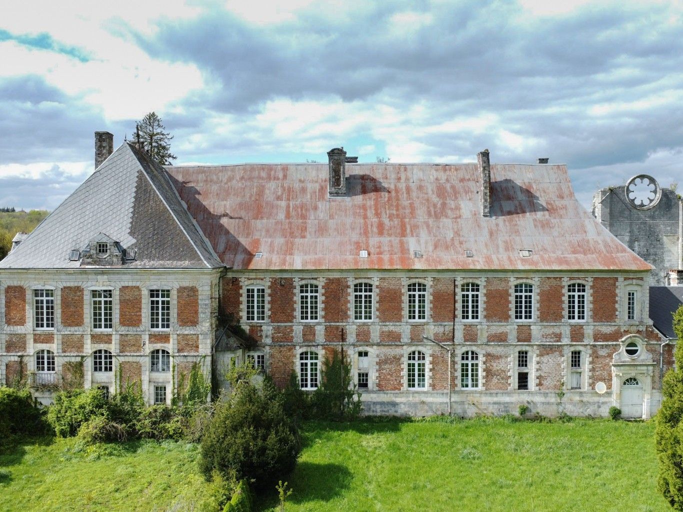 Photos Impressive 13th-century Cistercian monastery with abbot's palace and extensive grounds