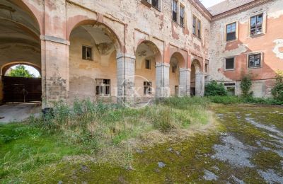 Castle for sale Kounice, Zámek Kounice, okres Nymburk, Courtyard