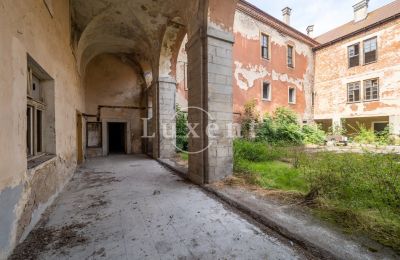 Castle for sale Kounice, Zámek Kounice, okres Nymburk, Courtyard