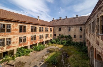 Castle for sale Kounice, Zámek Kounice, okres Nymburk, Courtyard