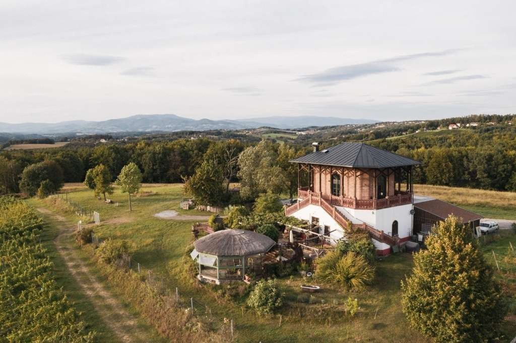 Photos Unique historic building with luxury penthouse in the vineyard