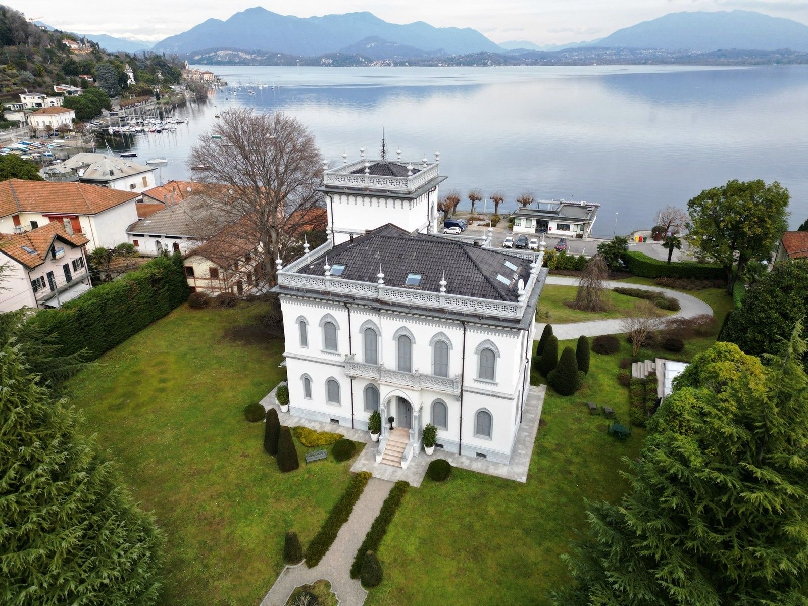 Photos Lesa: Restored Belle Époque property on the Shores of Lake Maggiore