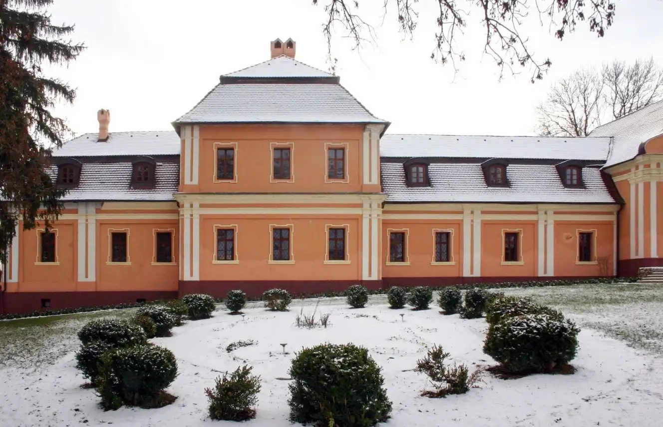 Photos Manor house with chapel and park near Bratislava