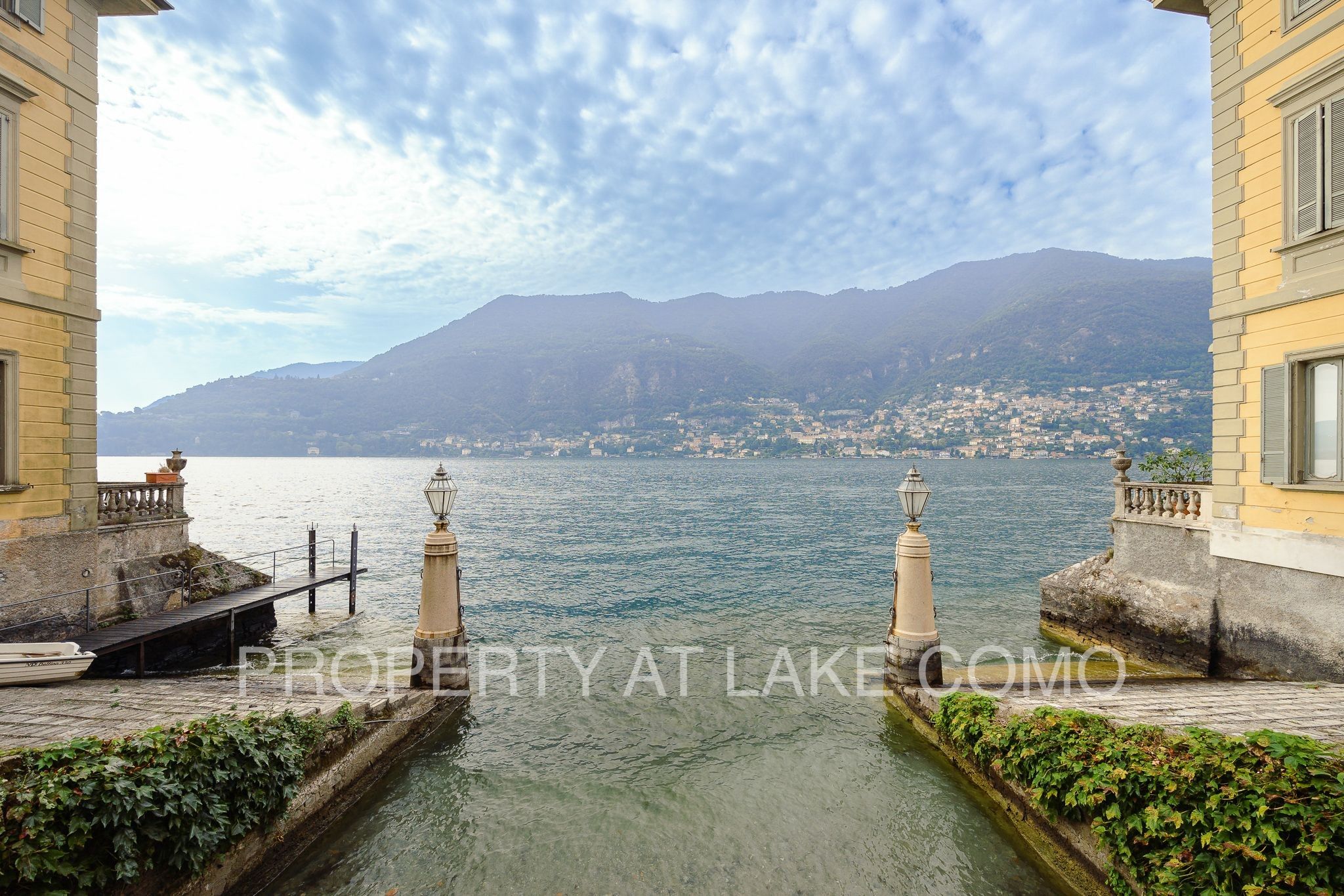 Photos Luxury Waterfront Apartment in Villa Taverna, Torno