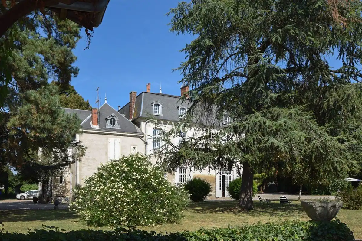 Photos Manor in Villeneuve-sur-Lot - 100,000 EUR incomings 