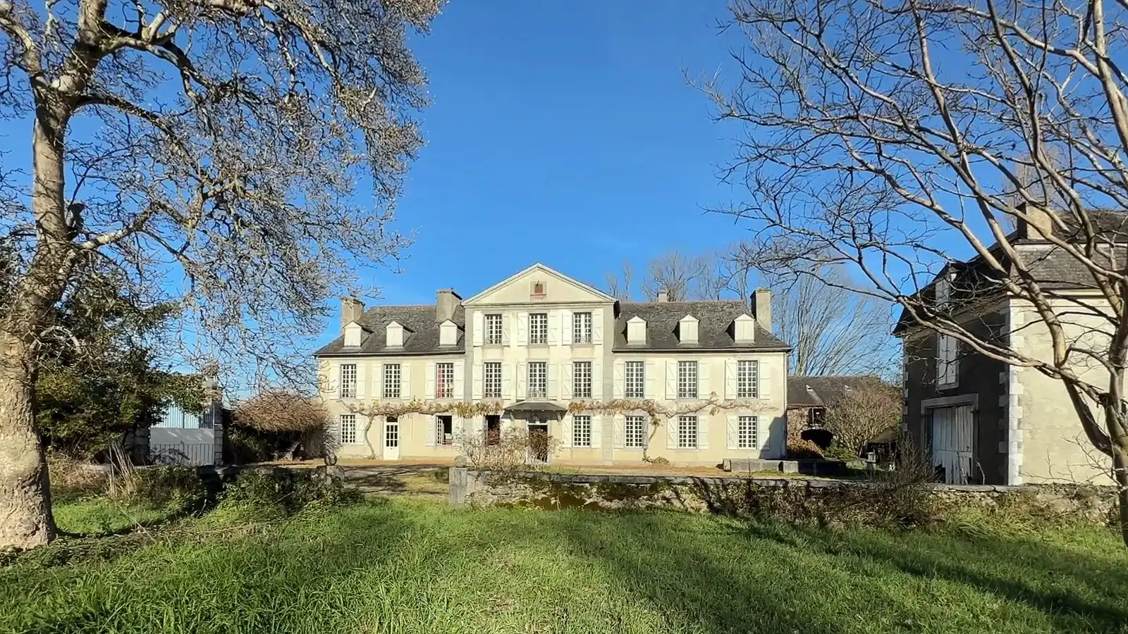 Photos Pretty country house in the south of France with views of the Pyrenees [SOLD]