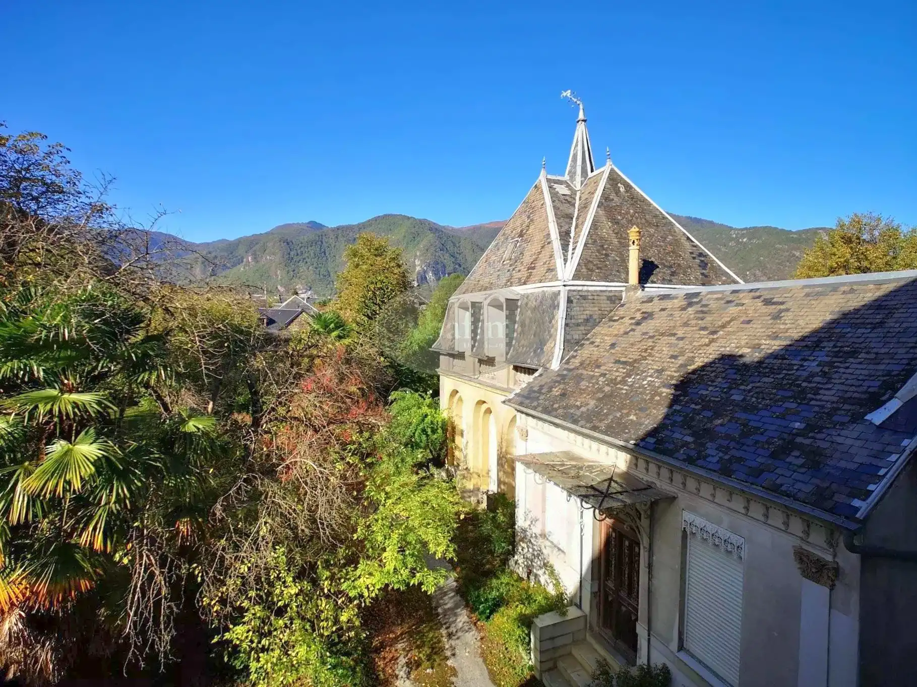 Photos French country mansion with garden and outbuildings