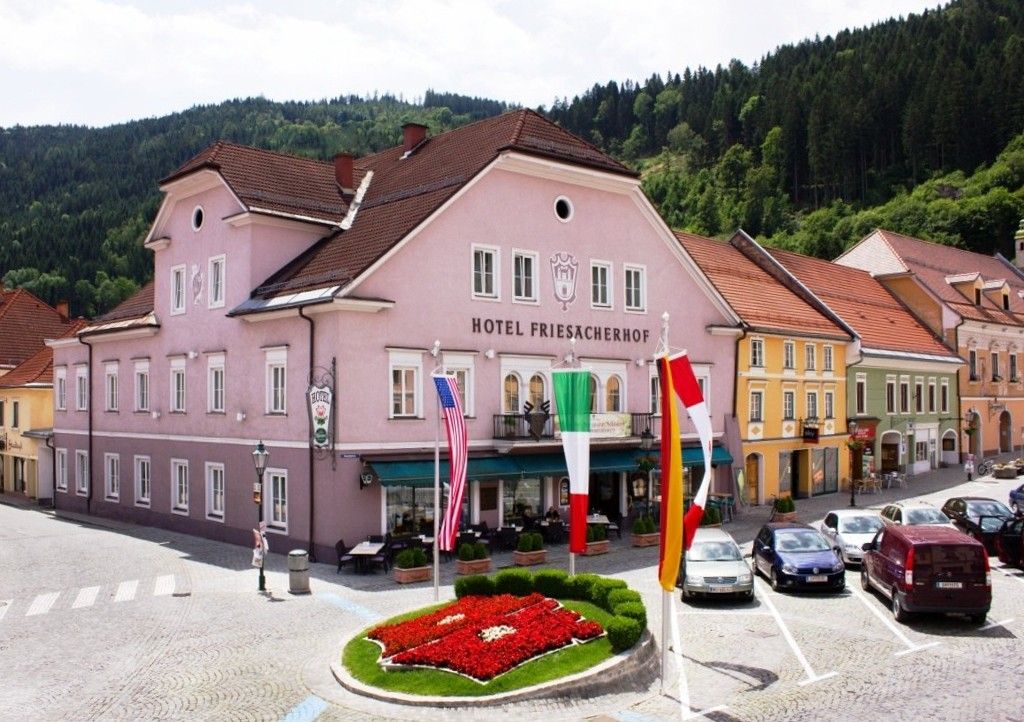 Photos Traditional town hotel from the 14th century - Cultural monument
