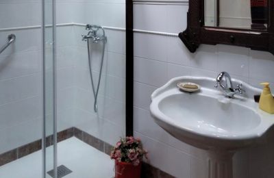Country home for sale Melide, Cabazás, Galicia, Bathroom