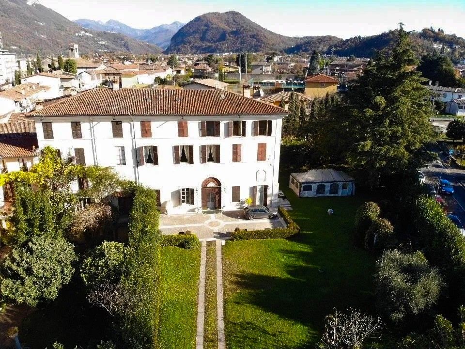 Photos Villa Marchetti - Prestigious residence in northern Italy