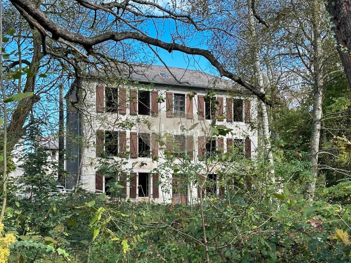 Photos Charming old mill building for restoration