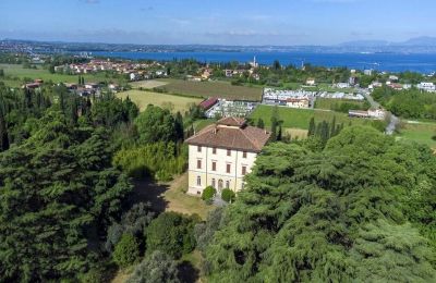 Historic villa Lazise, Veneto
