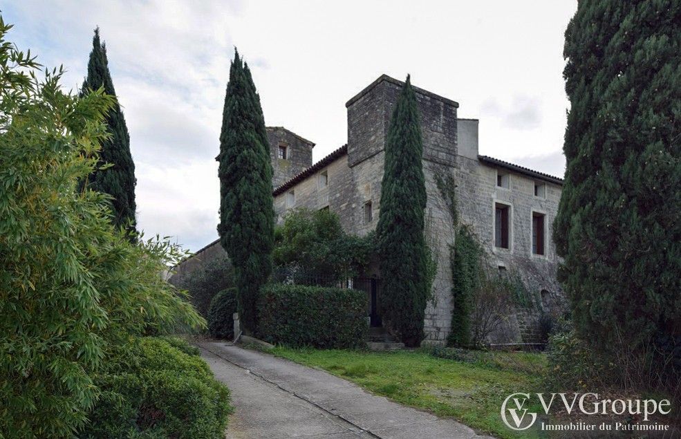 Photos Castle-like Templar estate with park and chapel