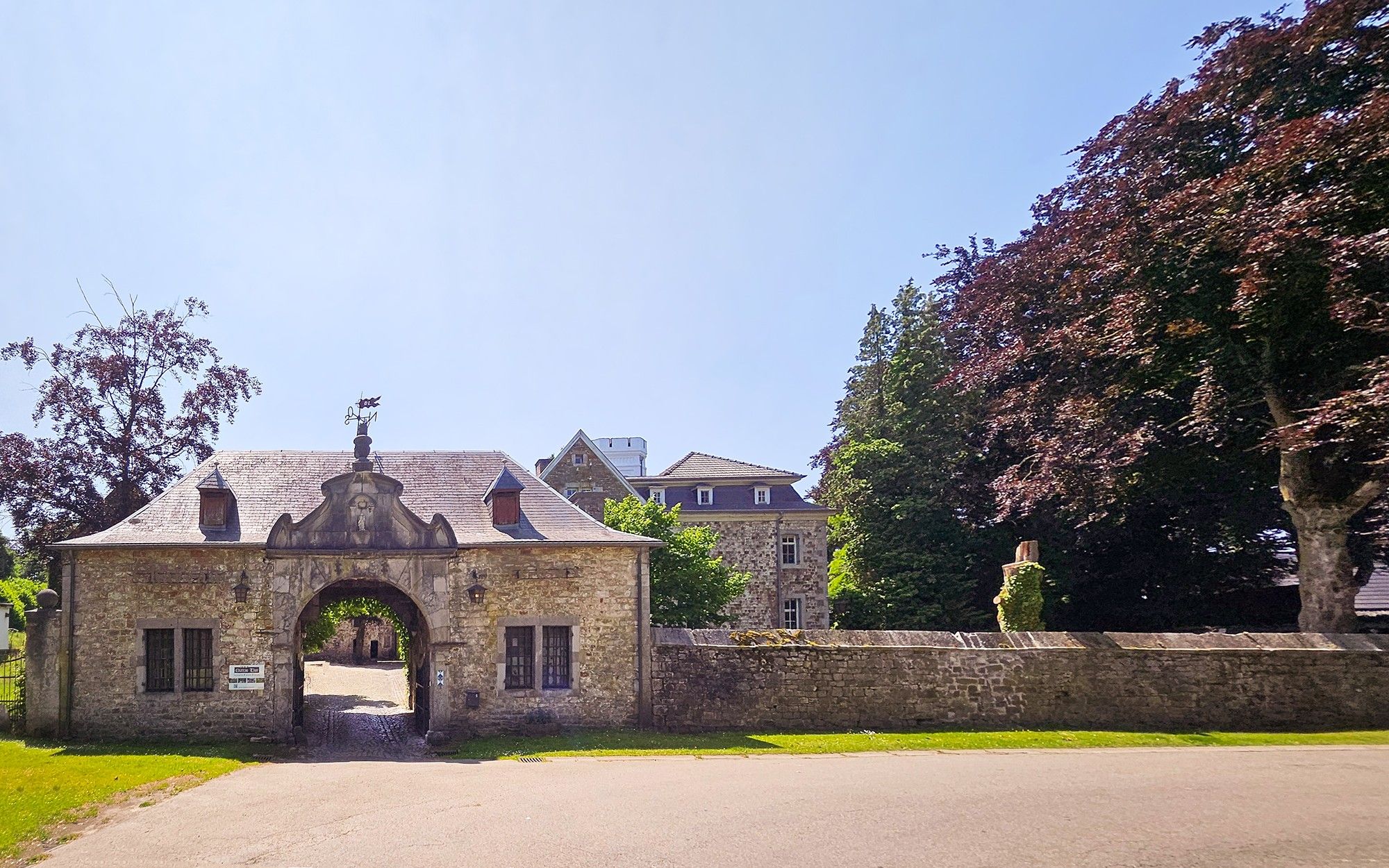 Photos Popular Airbnb Château in Belgium Near the German Border
