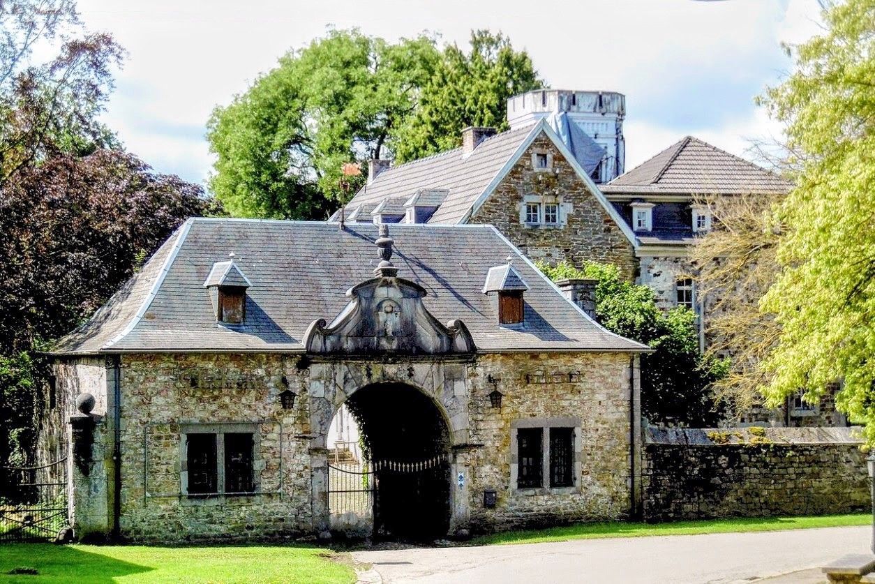Photos Popular Airbnb Château in Belgium Near the German Border