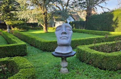 Castle for sale Astenet, Wallonia, ein Teil  des Parks