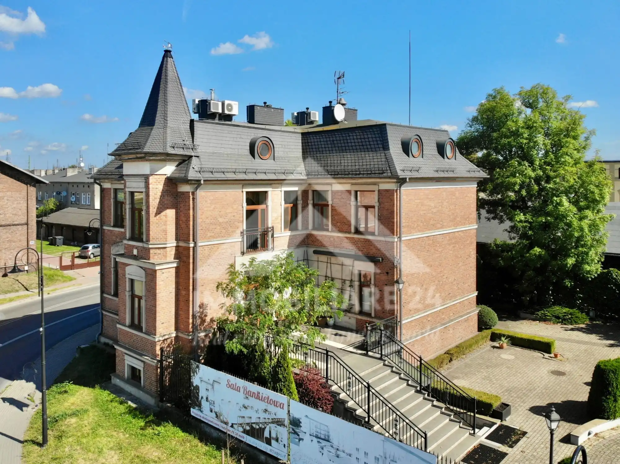 Photos Radomsko: Industrialist's period mansion in central Poland