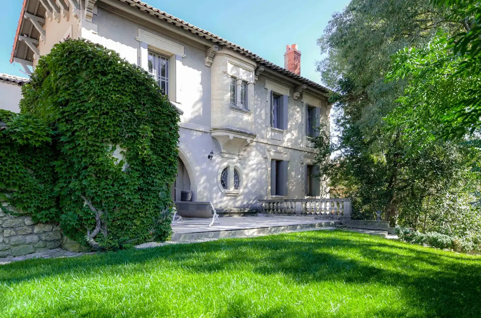 Photos Stately period home with garden in Uzes
