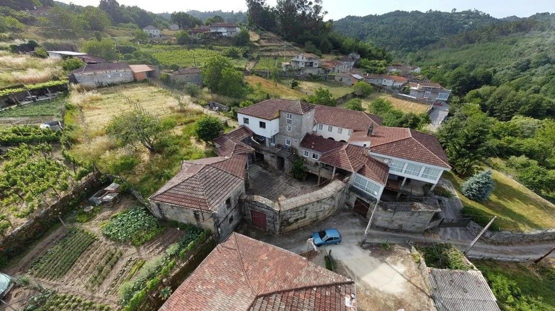 Photos Galician country estate in the wine region of O Ribeiro