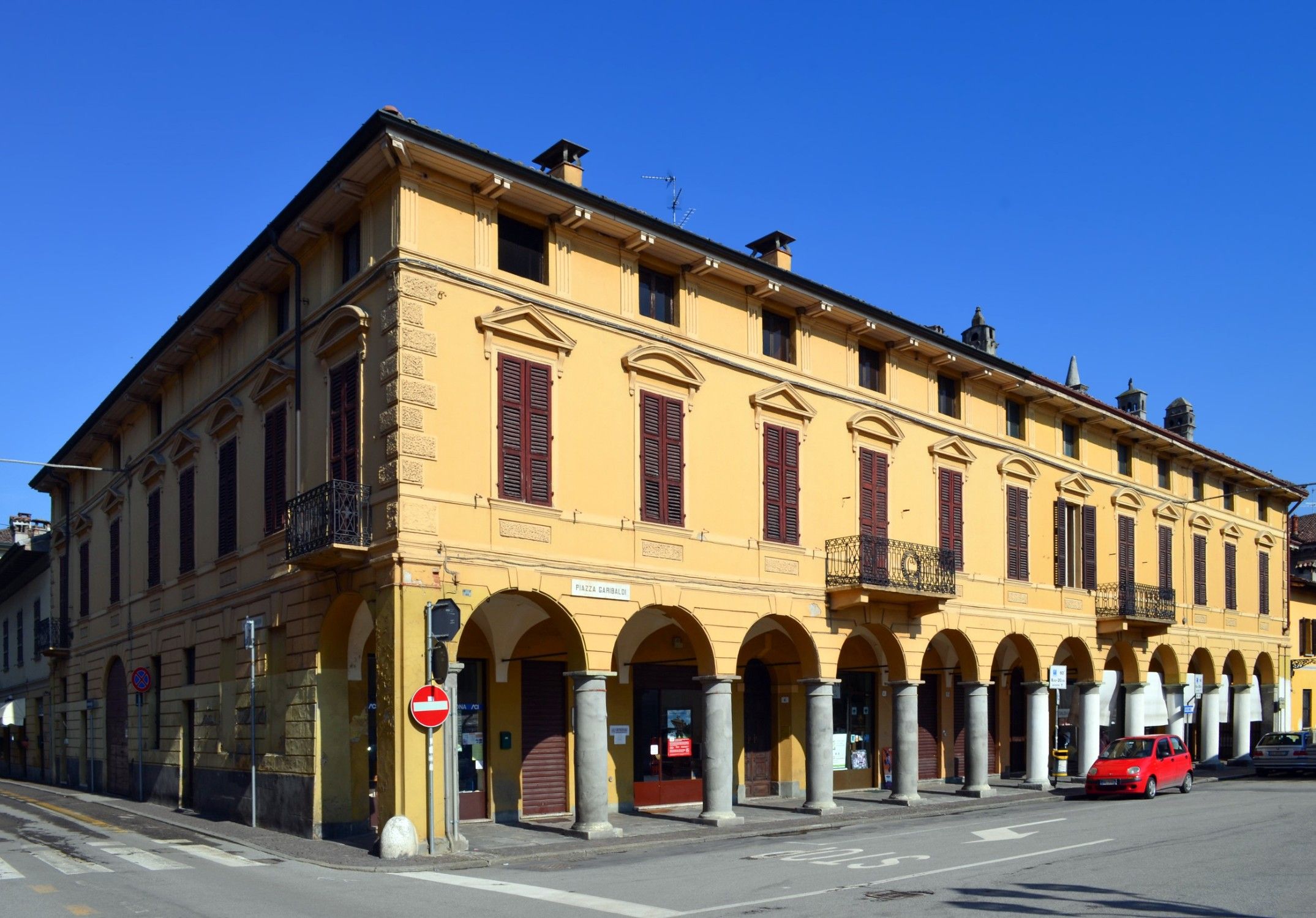 Photos Palace in Northern Italy, near Lake Iseo and Lake Garda
