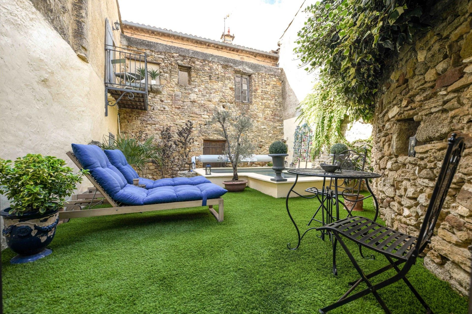 Photos Historic home with character, private garden and pool