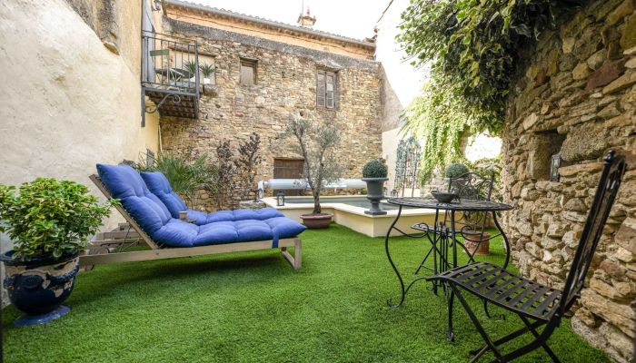 Historic property for sale Uzès, Occitania,  France