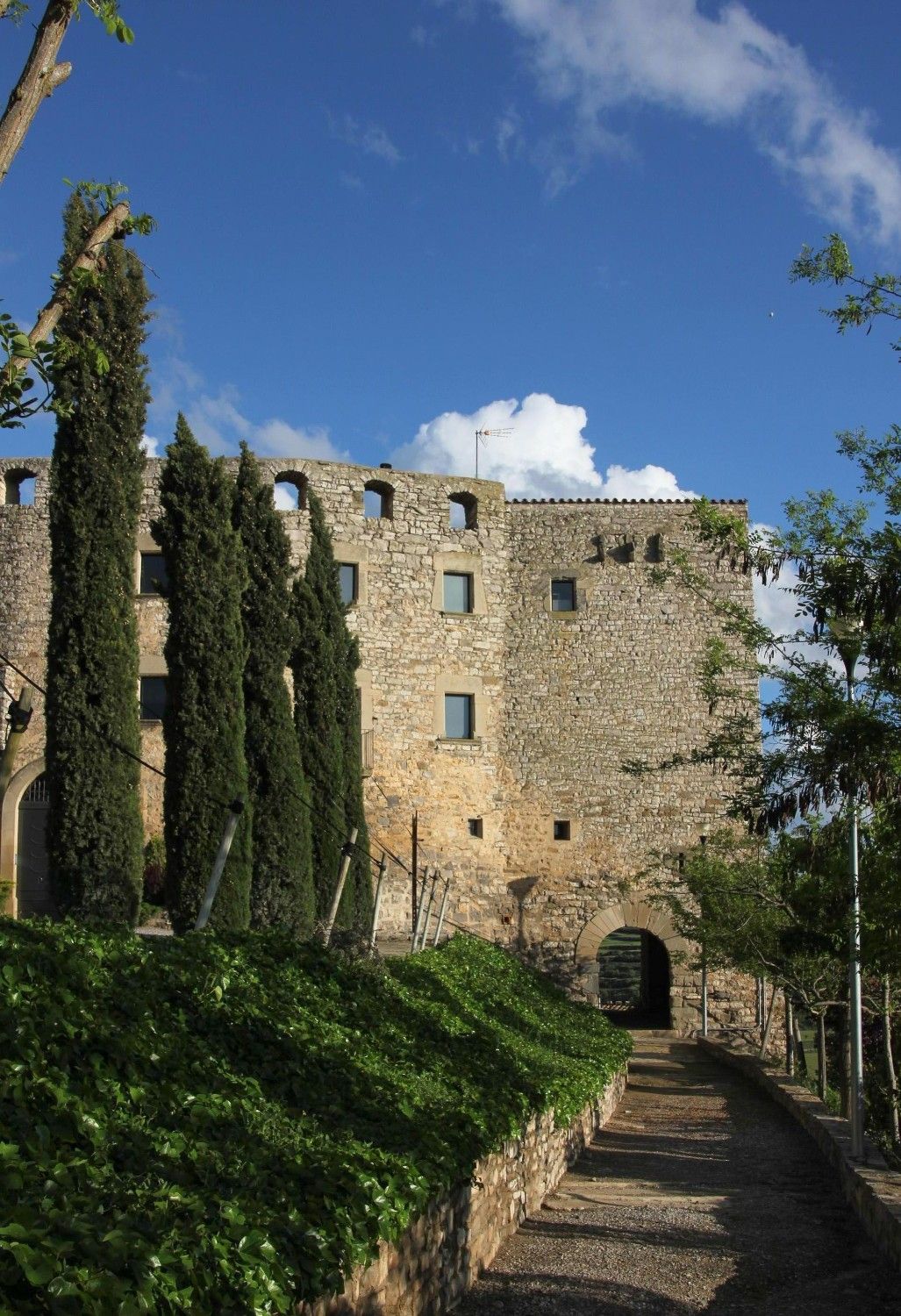 Photos Medieval castle in Spain, 100 km north of Barcelona