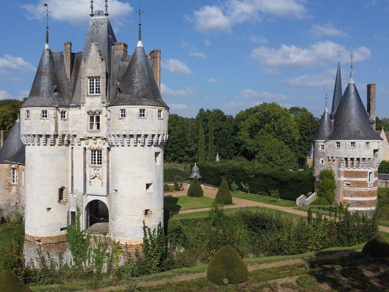 Photos Monumental chateau near Chartres - 101 acres