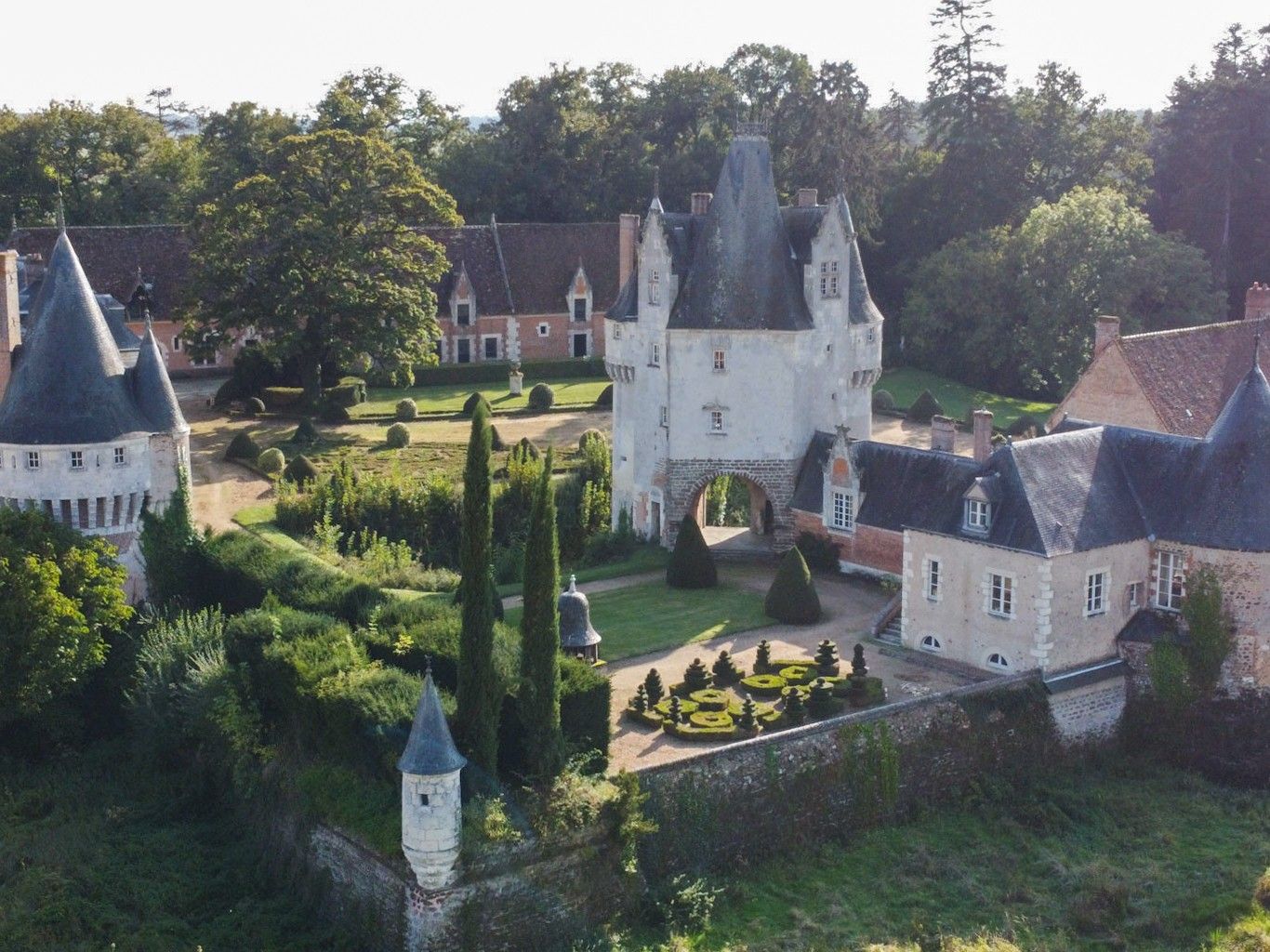 Photos Monumental chateau near Chartres - 101 acres