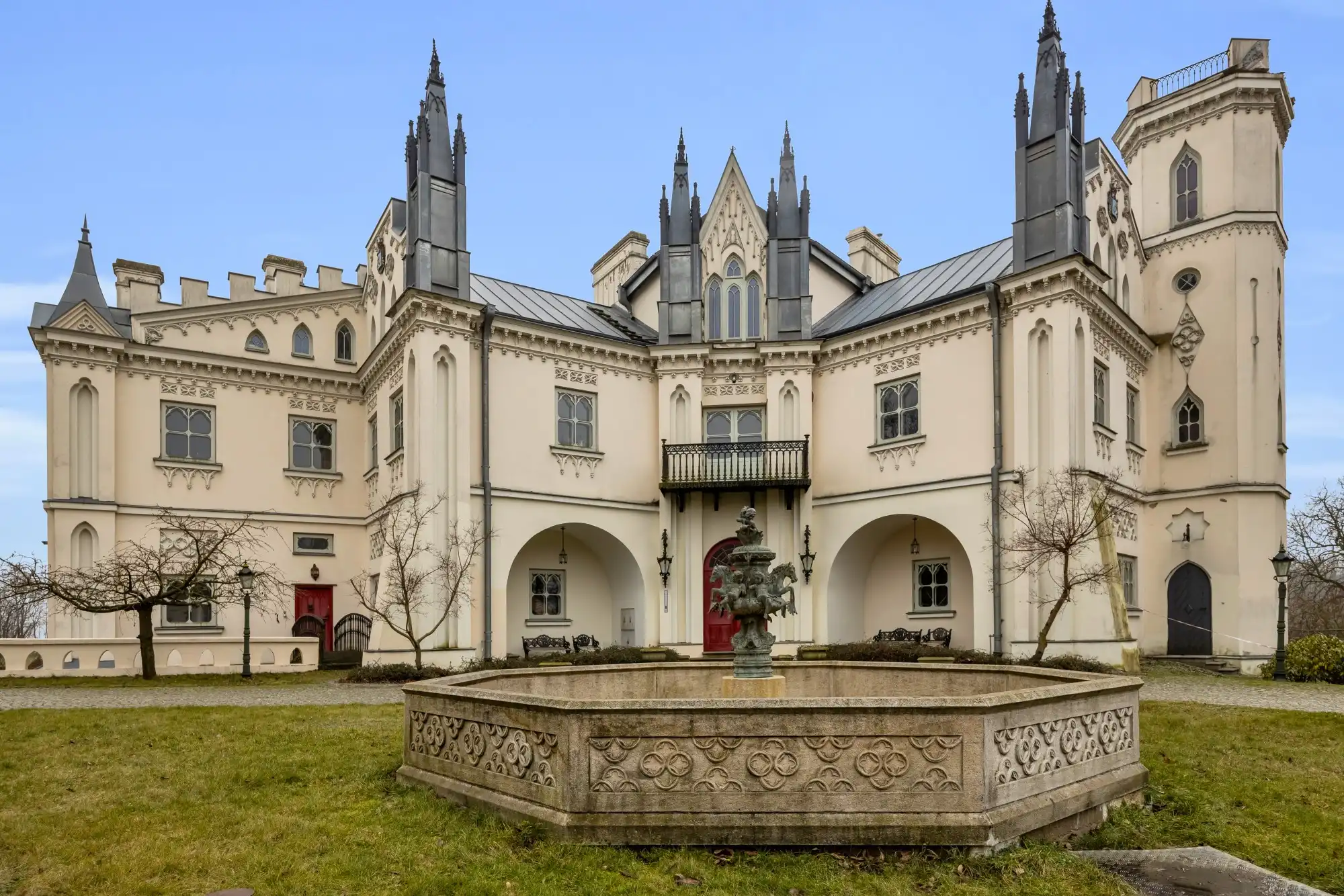 Photos Gothic revival country house in Mazovia