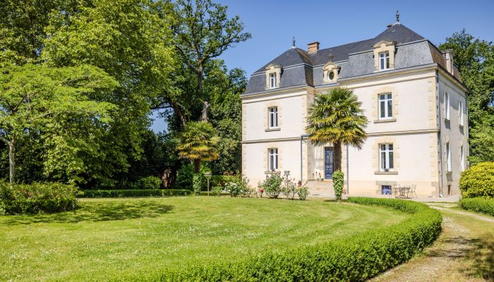 Historic Villa for sale Challans, Pays de la Loire,  France