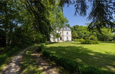Historic Villa for sale Challans, Pays de la Loire, Image 2/15