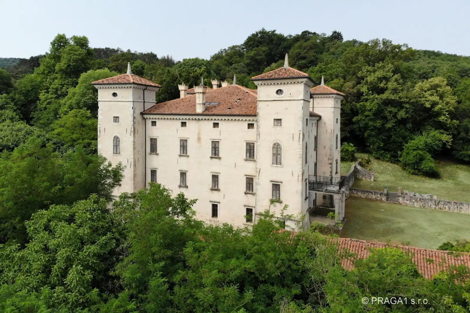 Photos Castle Estate in Northern Italy with Vineyards and Golf Course Development Opportunity