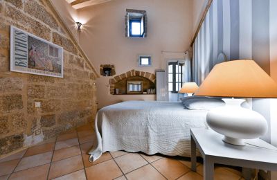 Historic property for sale Vers-Pont-du-Gard, Occitania, Image 11/21
