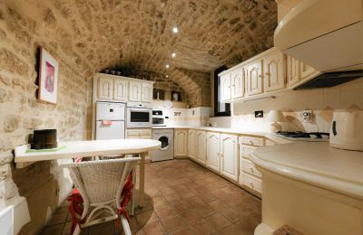 Historic property for sale Vers-Pont-du-Gard, Occitania, Image 8/31