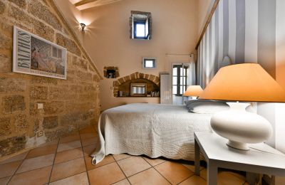 Historic property for sale Vers-Pont-du-Gard, Occitania, Image 9/31