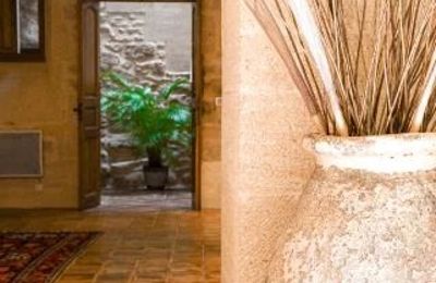 Historic property for sale Vers-Pont-du-Gard, Occitania, Image 13/31