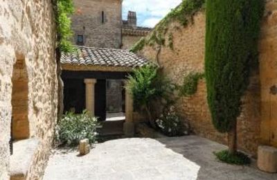 Historic property for sale Vers-Pont-du-Gard, Occitania, Image 16/31