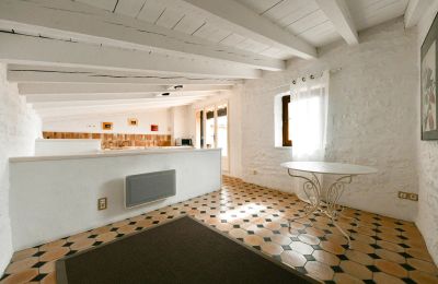 Historic property for sale Vers-Pont-du-Gard, Occitania, Image 17/31